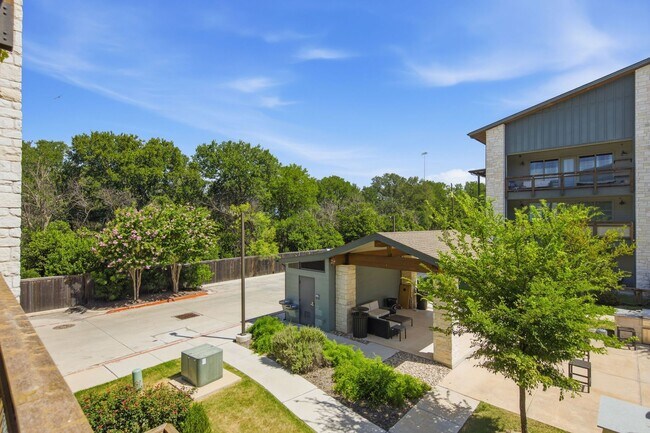 Building Photo - 4704 Sunset Trail