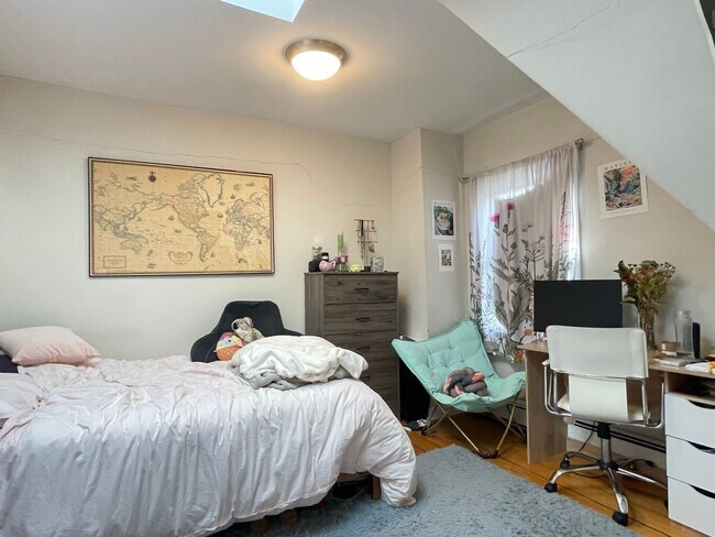 Building Photo - Parker St 3-Bed