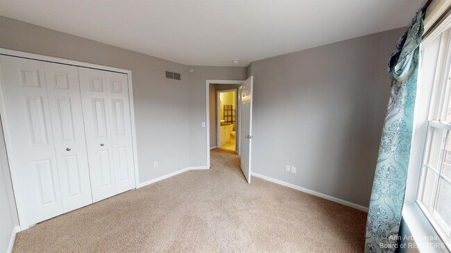 Building Photo - 2970 Barclay Wy