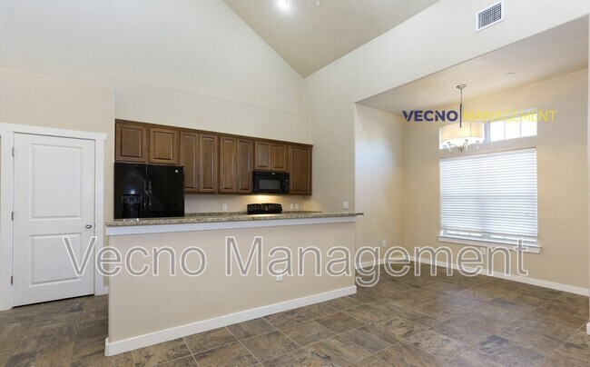 Building Photo - 221 Circle Ct