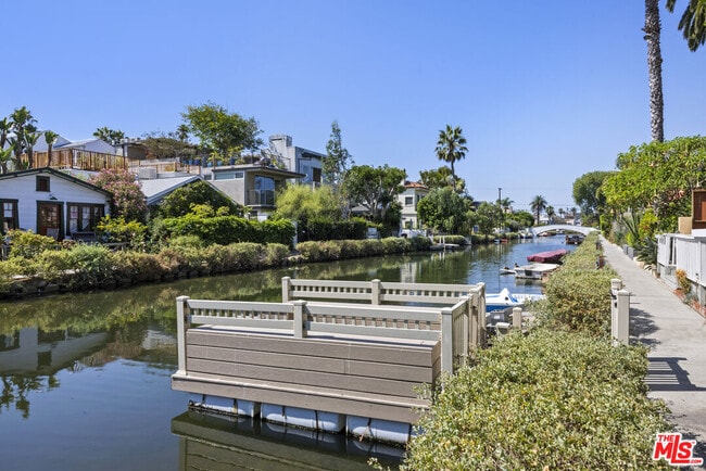Building Photo - 439 Carroll Canal