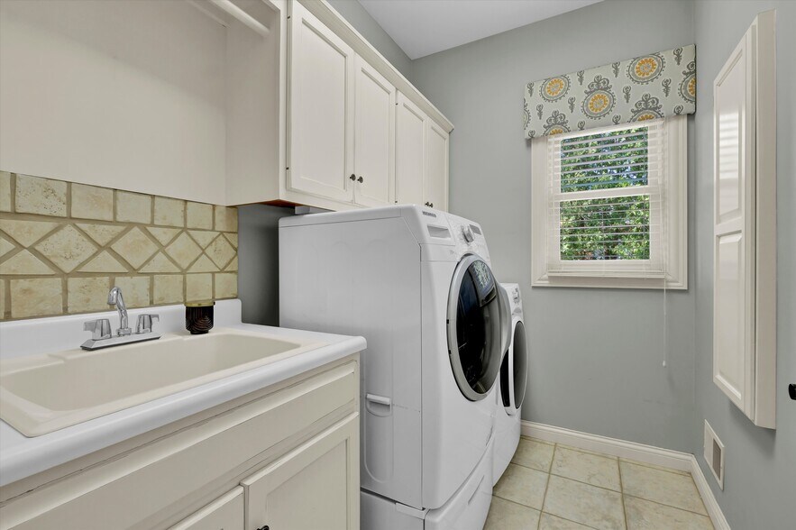 Building Photo - 2603 Locust Hill Pl