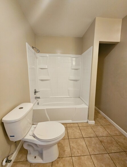 Building Photo - 2307 Maywood St