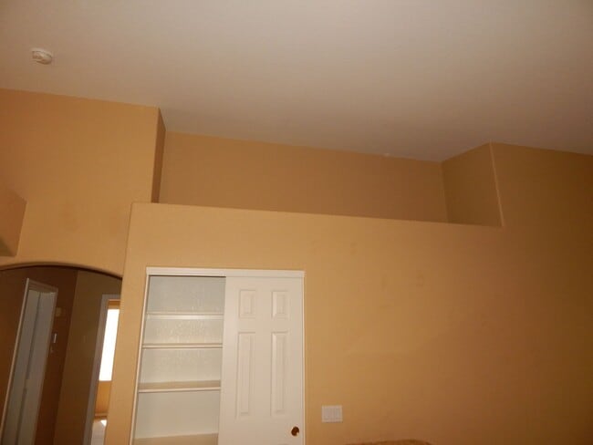 Building Photo - 3 Bedrooms 2 Bathrooms close to Sabino Canyon