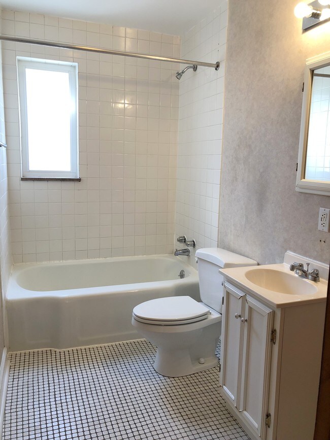 Building Photo - 108 Elizabeth St