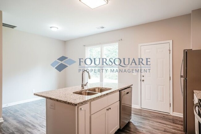 Building Photo - Townhome | Back Patio | Single -Car Garage...