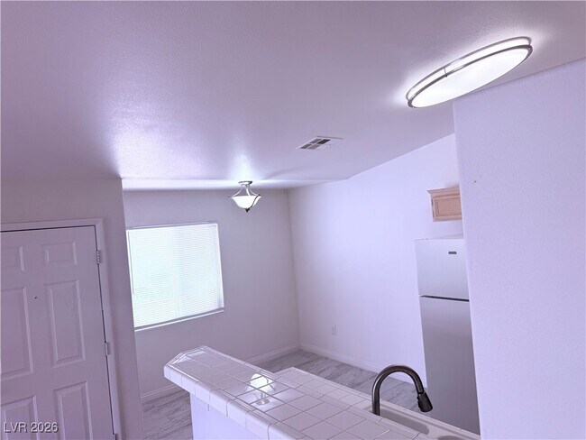 Building Photo - 2110 Los Feliz St