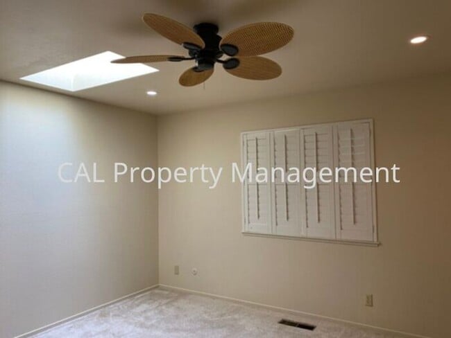 Building Photo - 2 Bed/ 2 Bath Condominium Coming Soon!