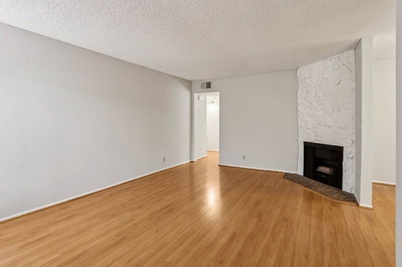 Building Photo - 725 E Providencia Ave