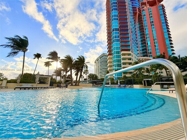 Building Photo - 300 South Pointe Dr