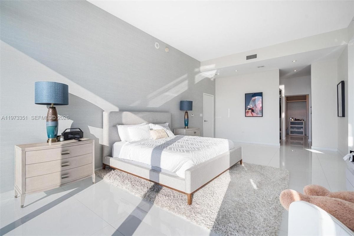 Building Photo - 88 SW 7th St