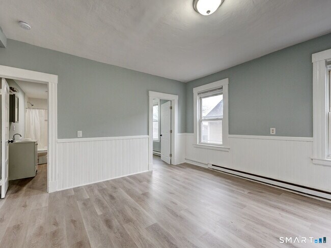 Building Photo - 115 Silver St