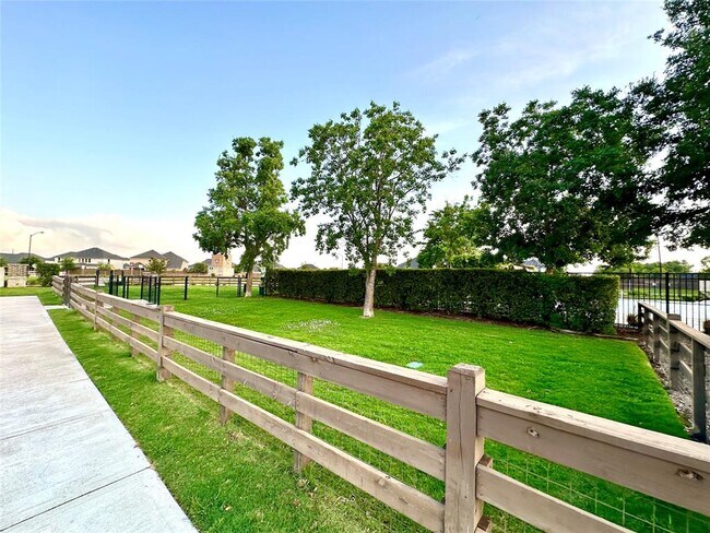 Building Photo - 31330 Spotted Saddle Hollow