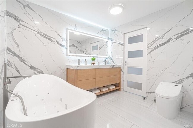 Building Photo - 8566 Hollywood Blvd