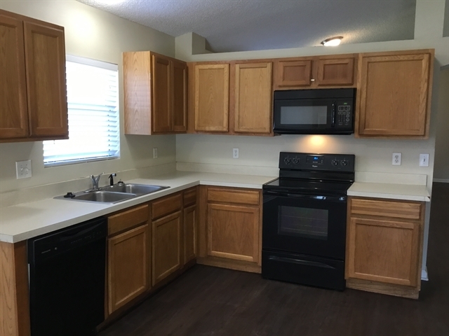Building Photo - 2702 Fox Creek Dr E