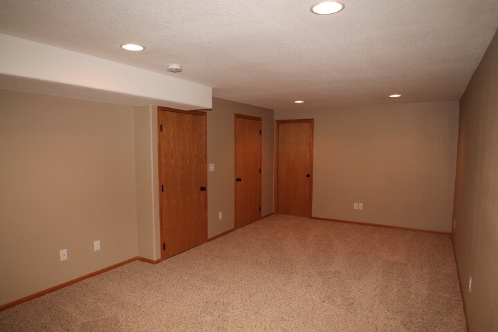 Bsmt Bdrm or fam rm - 4902 Algonquin Dr