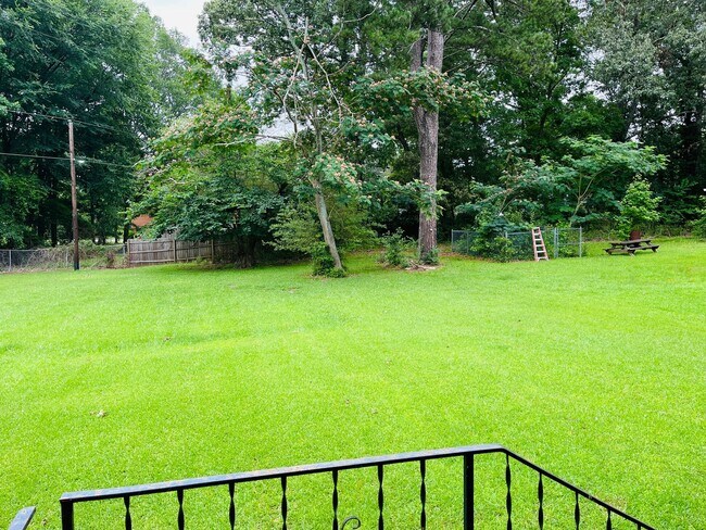 Building Photo - 4531 Wesley Dr