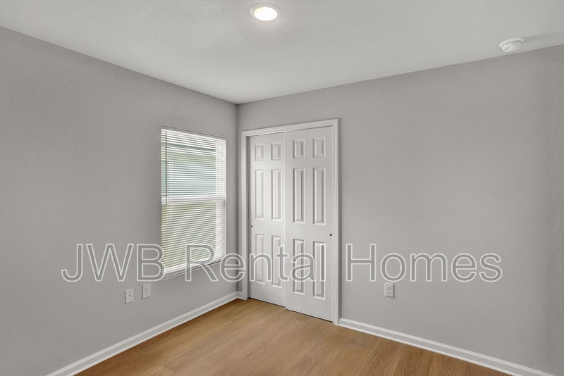 Building Photo - 2117 Moncrief Rd