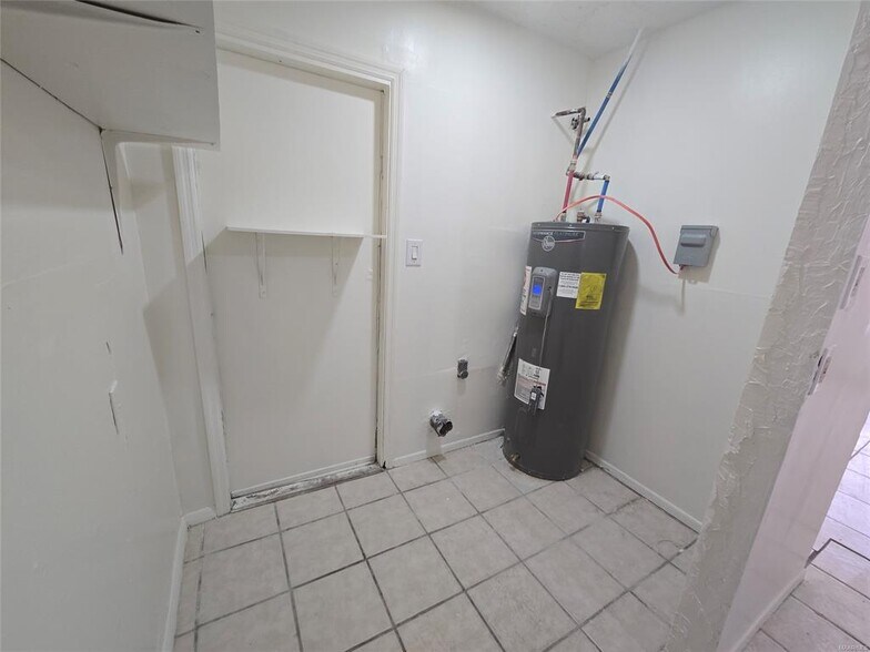 Building Photo - 412 Edward St