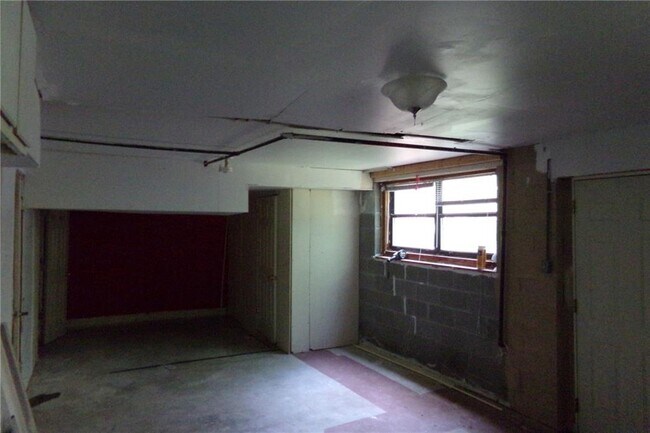 Building Photo - 2571 Park Rd