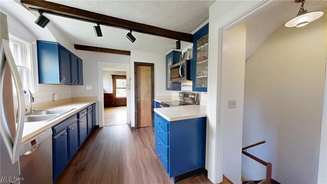 Building Photo - 44 Colony Dr
