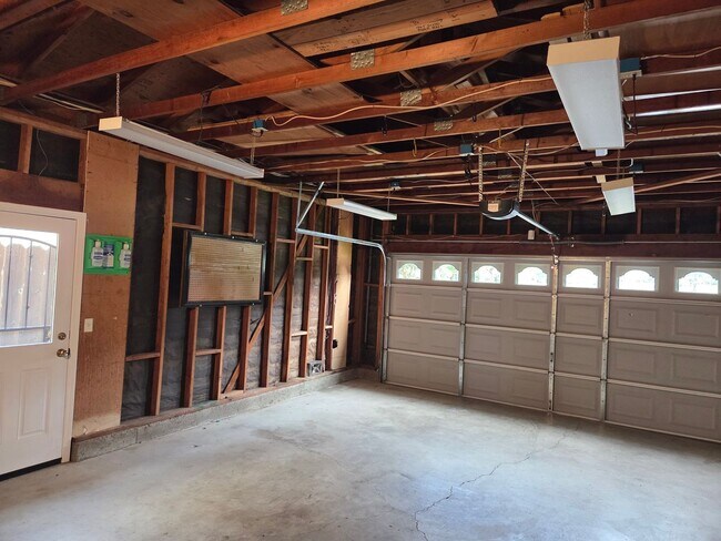 Building Photo - 2827 Owens St