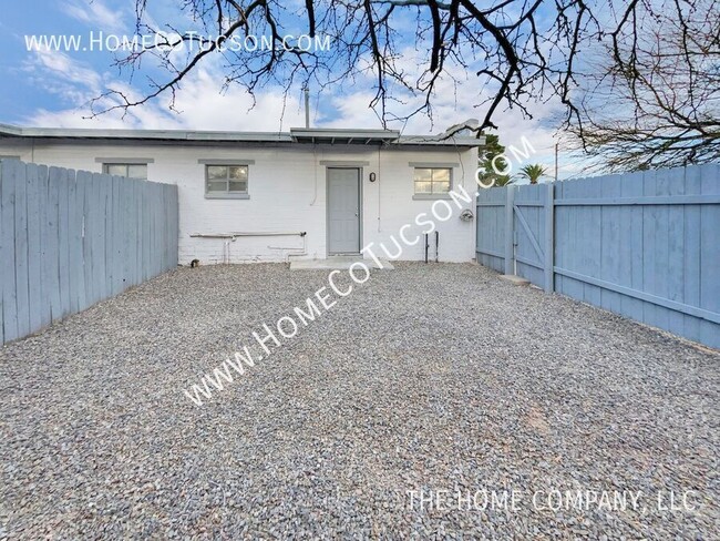 Building Photo - Charming One-Bedroom Home on a Large Corne...