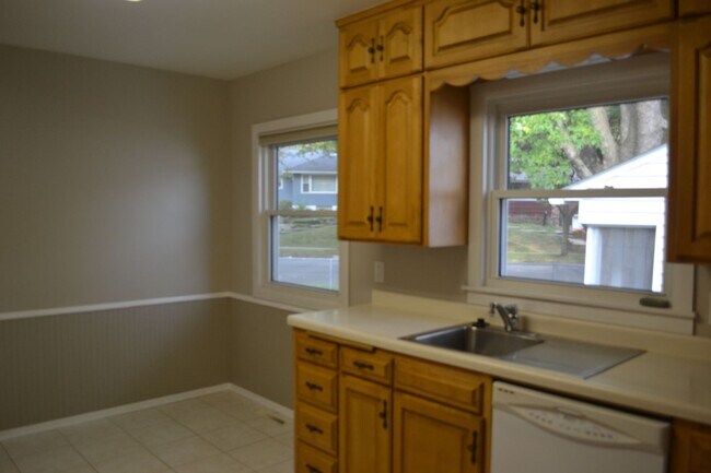 Building Photo - 3BR Home on Large Corner Lot – NW Rochester