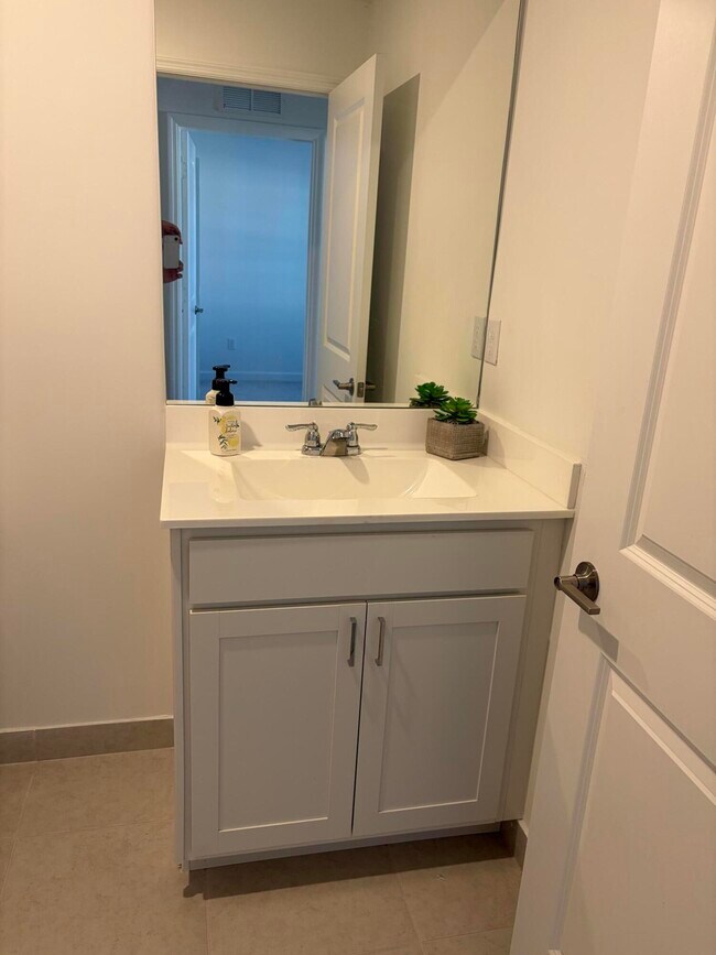 Building Photo - 4181 Lagoon Shore Dr