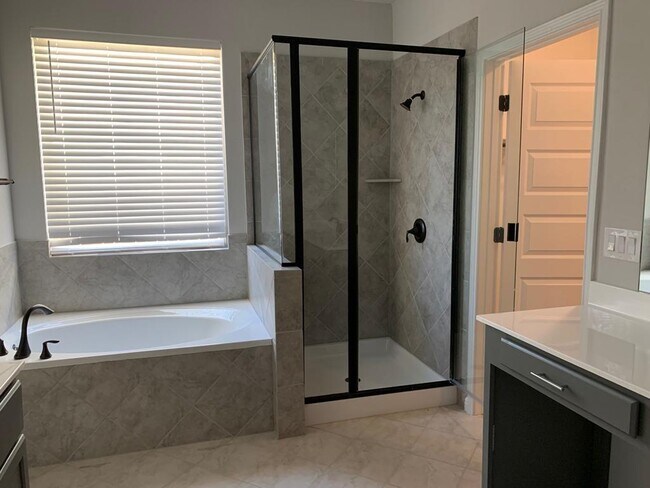 Building Photo - 368 Rend Dr