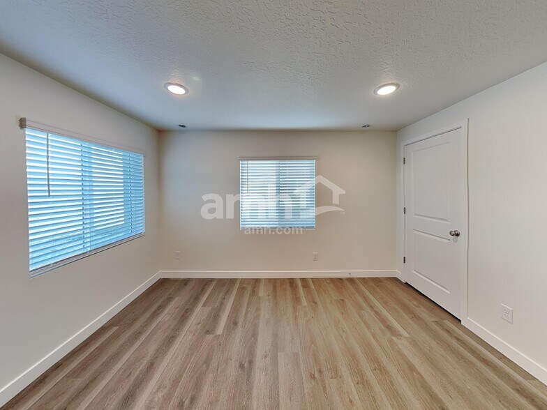 Building Photo - 4672 W Ore Strm Rd