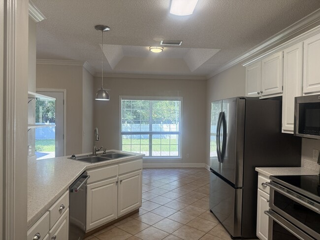 Building Photo - 141 Royal-