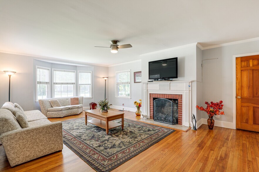 Building Photo - 206 Lakeland Dr