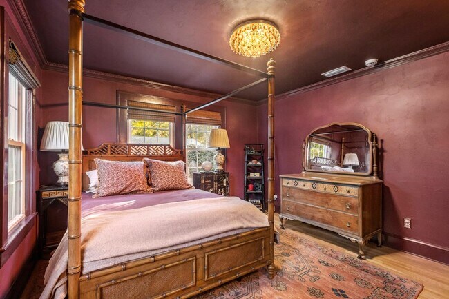 Building Photo - 821 Ingleside Ave