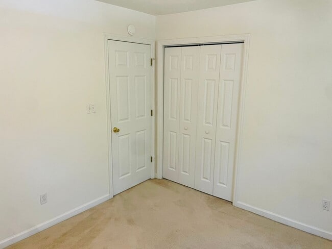 Building Photo - GLEN AT GOLDEN EAGLE