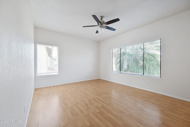 Building Photo - 9166 E Laurel Ln