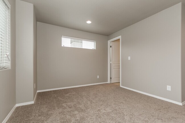Building Photo - Beautiful 3 bedroom tiny home in Cottage Grove- River Walk Village