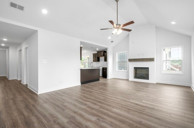 Building Photo - 1360 Harmon Ln