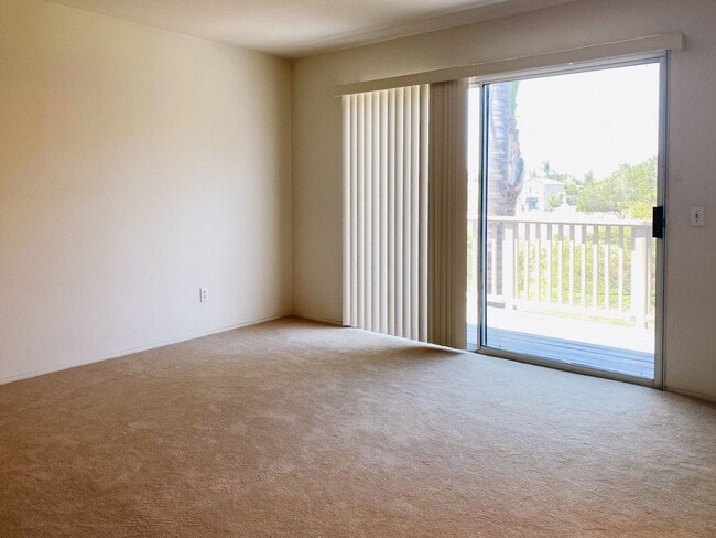 Building Photo - Stunning Two-Story 3 Bedroom, 2.5 Bath Hom...
