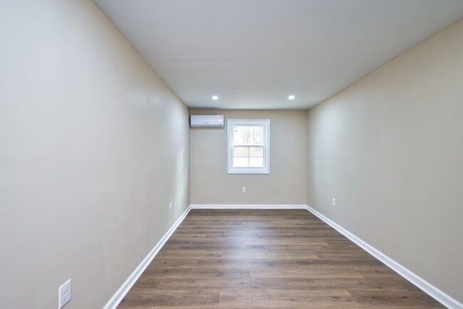 Building Photo - 4 Water St