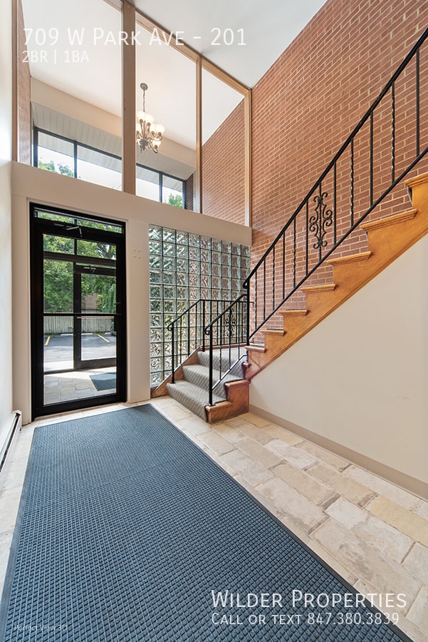 Building Photo - 709 W Park Ave