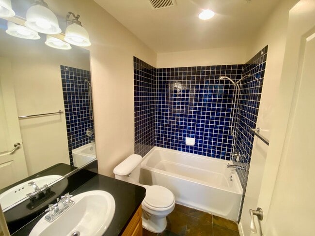 Building Photo - Spacious 4 Bed, 3 Bath Townhouse in Torrance $3,850