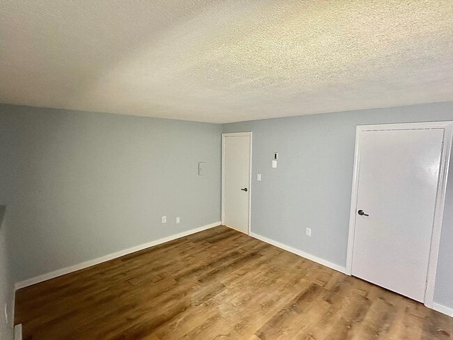 Building Photo - 4 Hazelwood Ave