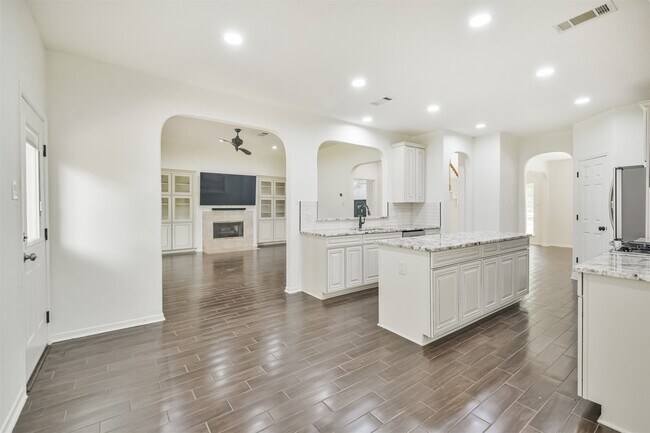 Building Photo - 811 Liberty Way