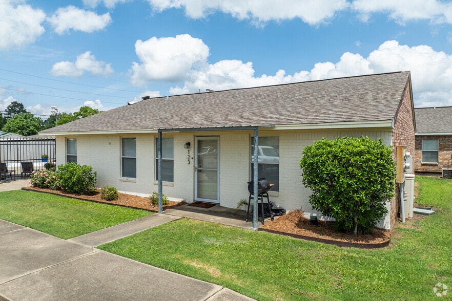 Primary Photo - Hideaway Place Apartments