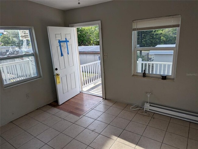 Building Photo - 2000 Queensboro Ave S