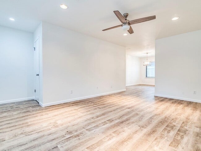 Building Photo - 8305 Summer Side Dr