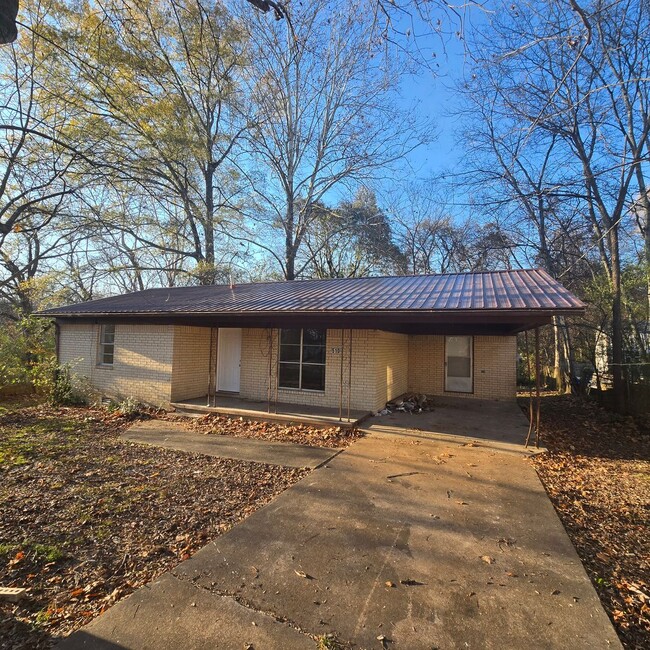 Building Photo - Remodeled Single Family Home in West Bates...