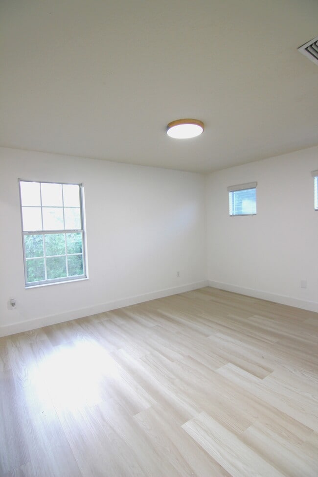 Building Photo - 4635 Chatterton Way