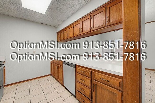 Building Photo - Charming & Spacious 2-Bed / 2-Bath Apartment in Gladstone